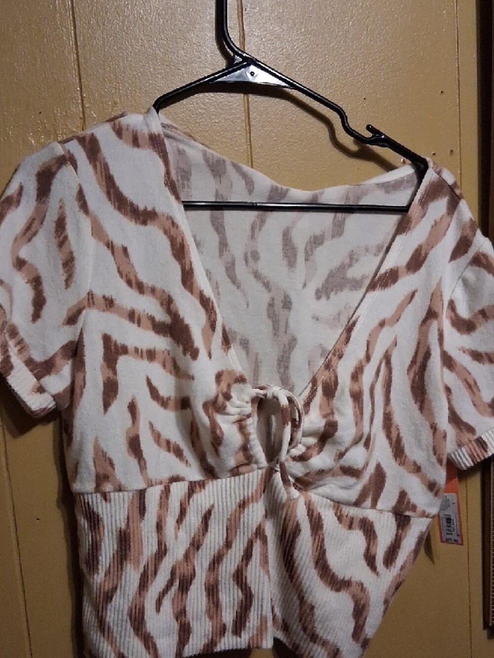 Colsie Cream and Brown Tie-Front Zebra Crop Top - Picture 3 of 6